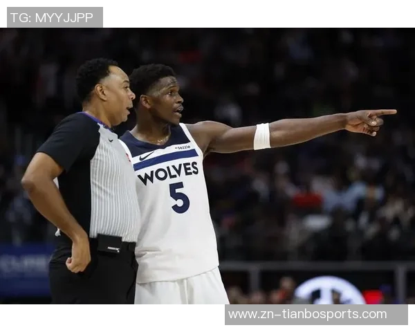 爱德华兹末节发力拿下7分全场24投仅中7三分球表现不佳