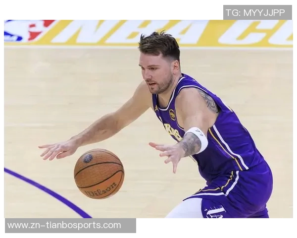 东契奇复出状态火热上半场14投5中斩获18分并送出5助攻